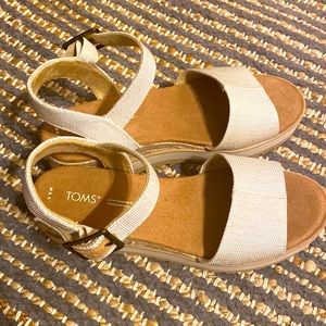 Diana Platform Wedge Sandal
TOMS